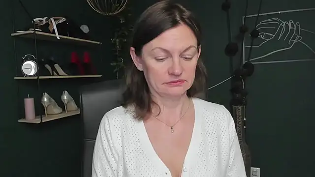 Snapshot of VivianWILD chatting on October 2025 06:24:01 AM VivianWILD online show from October 2025 06:24:01 AM