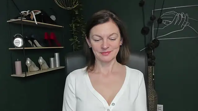 Snapshot of VivianWILD chatting on October 2025 05:52:01 AM VivianWILD online show from October 2025 05:52:01 AM