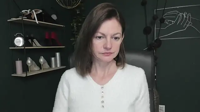 Snapshot of VivianWILD chatting on October 2025 06:05:01 AM VivianWILD online show from October 2025 06:05:01 AM