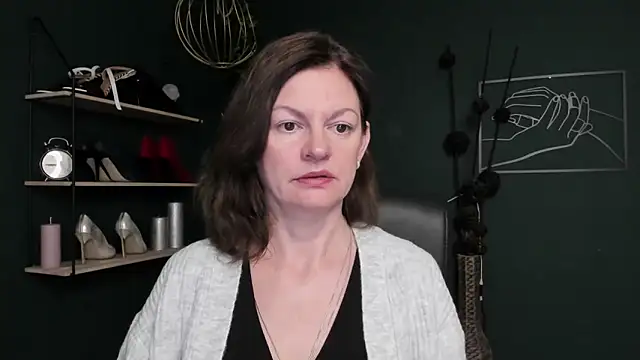 Snapshot of VivianWILD chatting on October 2025 06:03:02 AM VivianWILD online show from October 2025 06:03:02 AM