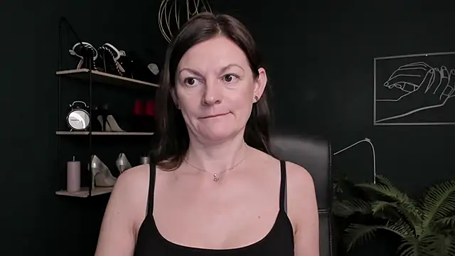 Snapshot of VivianWILD chatting on October 2025 07:34:02 AM VivianWILD online show from October 2025 07:34:02 AM