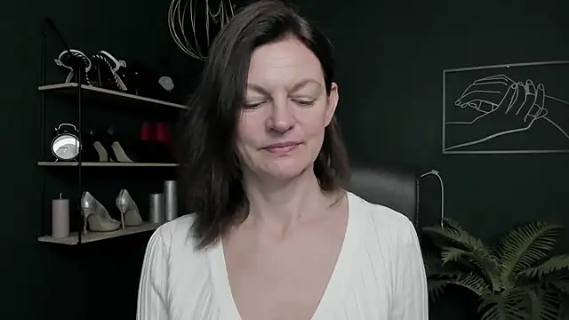 Snapshot of VivianWILD chatting on November 2025 06:57:02 AM VivianWILD online show from November 2025 06:57:02 AM