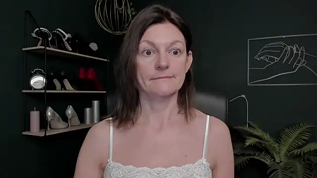 Snapshot of VivianWILD chatting on November 2025 08:15:02 AM VivianWILD online show from November 2025 08:15:02 AM