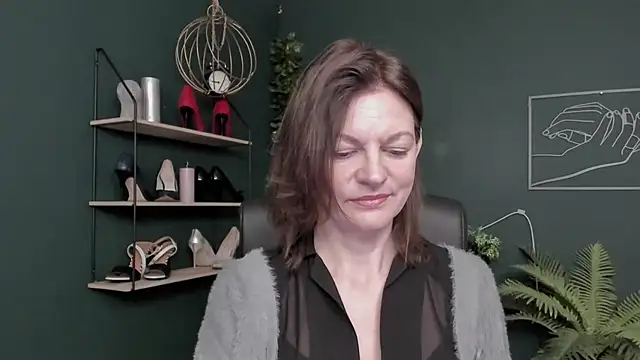 Snapshot of VivianWILD chatting on November 2025 07:44:02 AM VivianWILD online show from November 2025 07:44:02 AM