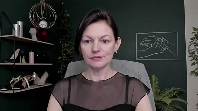 Snapshot of VivianWILD chatting on December 2025 08:18:01 AM VivianWILD online show from December 2025 08:18:01 AM