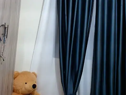 Snapshot of TeenieReeny chatting on October 2025 04:38:02 PM TeenieReeny online show from October 2025 04:38:02 PM