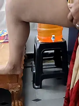 Snapshot of Januhot18 chatting on December 2024 07:04:02 AM Januhot18 online show from December 2024 07:04:02 AM