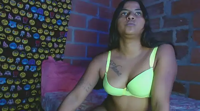 Snapshot of Giselabrunette25 chatting on December 2024 03:44:01 PM Giselabrunette25 online show from December 2024 03:44:01 PM