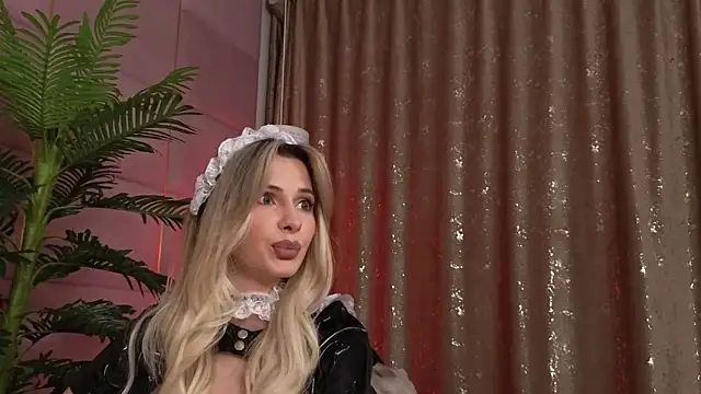 Elliblue online show from October 2025 10:33:02 PM