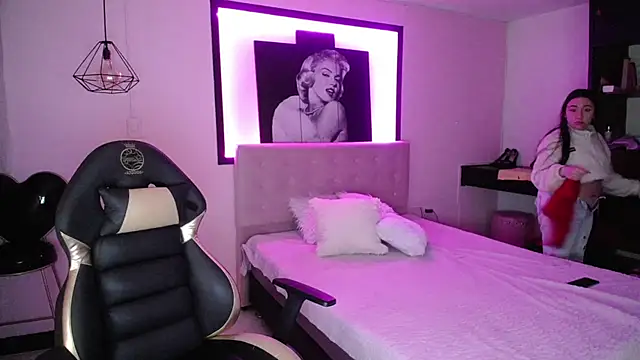 Andrea Ramos online show from December 2024 02:30:02 AM