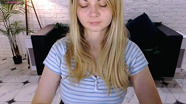 SmilingEmily  online show from October 2025 06:11:02 AM
