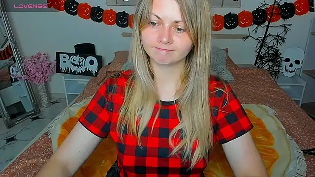 SmilingEmily  online show from October 2025 12:28:01 PM