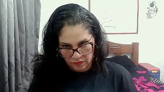 Mistresskloe01 online show from January 2026 12:43:02 PM