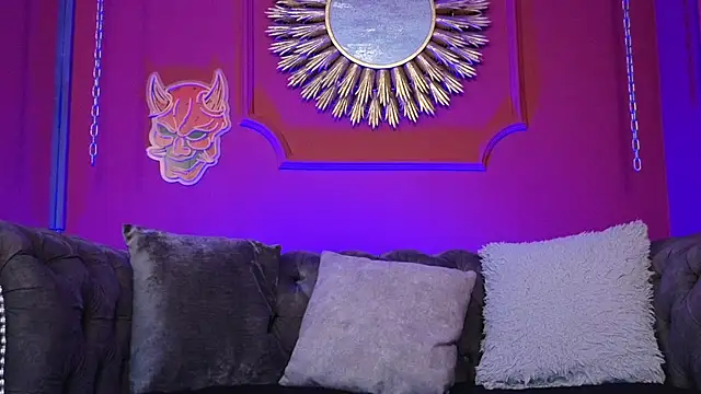 Snapshot of Julieta_Russell chatting on December 2025 12:32:01 PM Julieta Russell online show from December 2025 12:32:01 PM