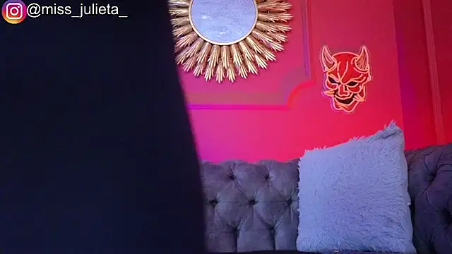 Julieta Russell online show from June 2026 12:20:02 PM
