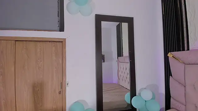 laurem-paulette online show from February 2026 07:10:01 PM