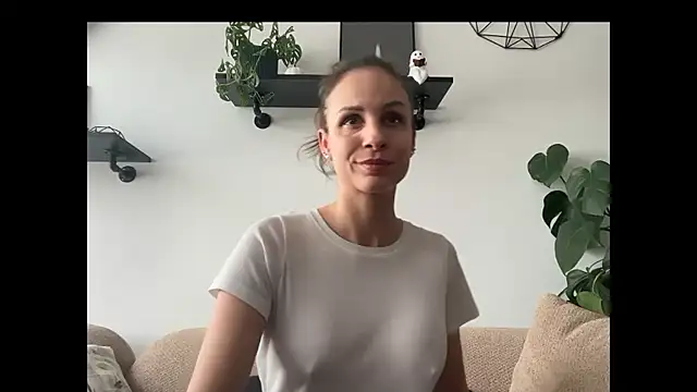 Mary Wet online show from April 2026 11:33:01 AM