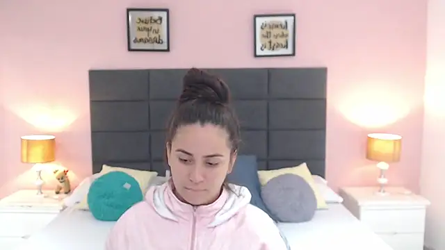 Snapshot of MadisonJenner chatting on January 2025 11:17:01 AM MadisonJenner online show from January 2025 11:17:01 AM