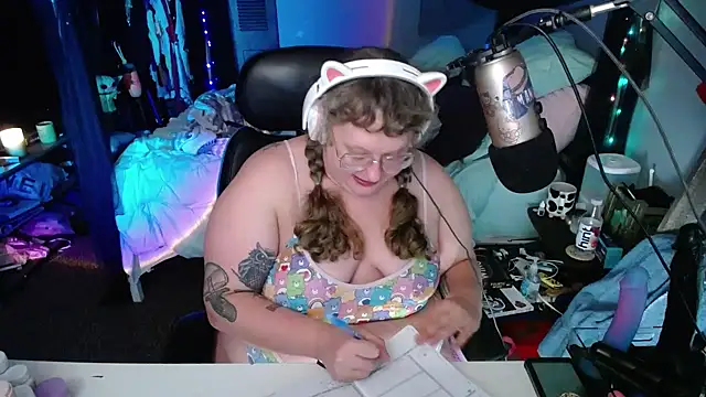 Snapshot of FatVeronica chatting on January 2025 09:19:01 AM FatVeronica online show from January 2025 09:19:01 AM