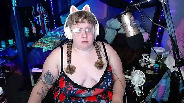 Snapshot of FatVeronica chatting on January 2025 03:26:02 AM FatVeronica online show from January 2025 03:26:02 AM