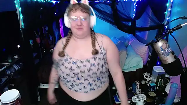 Snapshot of FatVeronica chatting on February 2025 06:29:01 AM FatVeronica online show from February 2025 06:29:01 AM