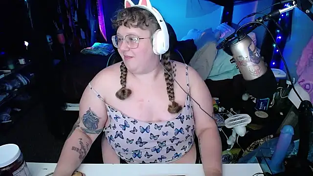 Snapshot of FatVeronica chatting on February 2025 09:32:02 AM FatVeronica online show from February 2025 09:32:02 AM