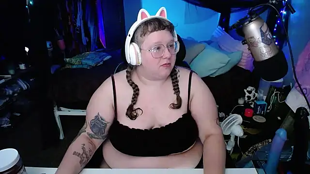 Snapshot of FatVeronica chatting on February 2025 12:09:01 AM FatVeronica online show from February 2025 12:09:01 AM