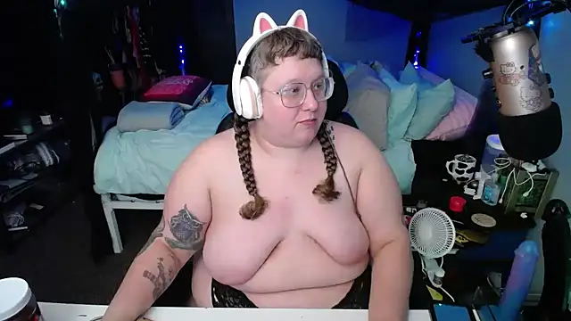 Snapshot of FatVeronica chatting on February 2025 08:32:02 AM FatVeronica online show from February 2025 08:32:02 AM