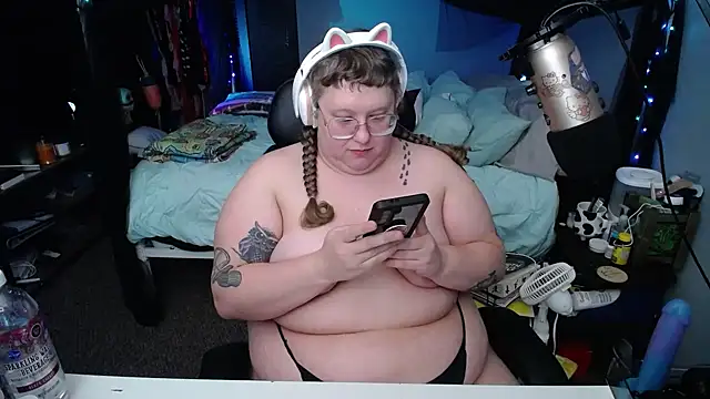 Snapshot of FatVeronica chatting on February 2025 04:36:02 PM FatVeronica online show from February 2025 04:36:02 PM