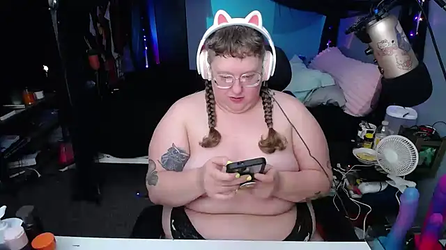 Snapshot of FatVeronica chatting on February 2025 02:42:02 PM FatVeronica online show from February 2025 02:42:02 PM