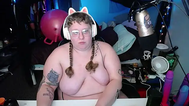 Snapshot of FatVeronica chatting on March 2025 09:10:01 AM FatVeronica online show from March 2025 09:10:01 AM