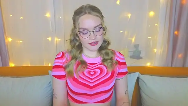 Aurora Golden1 online show from March 2025 07:10:01 PM