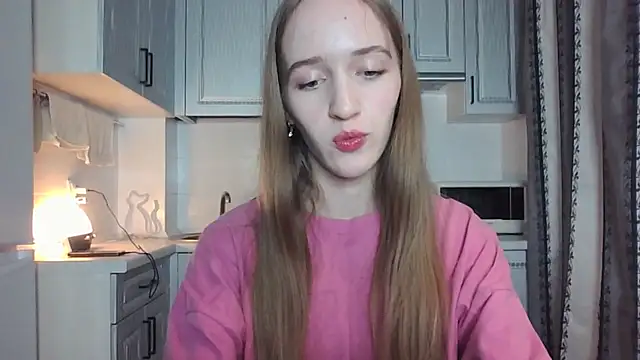 Snapshot of leslie_my_lovee chatting on September 2025 08:08:02 PM leslie my lovee online show from September 2025 08:08:02 PM