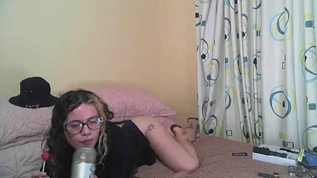 Snapshot of frikigyal chatting on February 2025 02:38:01 AM frikigyal online show from February 2025 02:38:01 AM