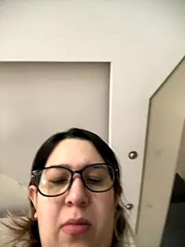 Snapshot of amooraaamoon chatting on October 2025 12:34:02 PM amooraaamoon online show from October 2025 12:34:02 PM