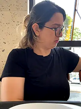 Snapshot of amooraaamoon chatting on October 2025 12:09:01 PM amooraaamoon online show from October 2025 12:09:01 PM