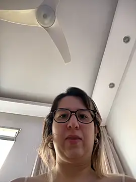 Snapshot of amooraaamoon chatting on November 2025 11:33:01 AM amooraaamoon online show from November 2025 11:33:01 AM