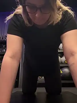 Snapshot of amooraaamoon chatting on November 2025 12:50:02 PM amooraaamoon online show from November 2025 12:50:02 PM