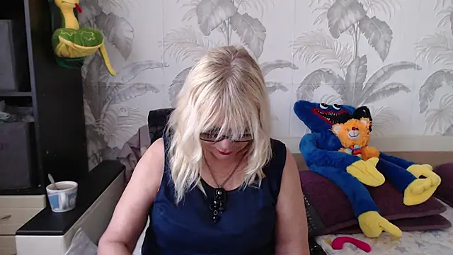 Snapshot of CamDiva113 chatting on March 2025 12:00:01 PM CamDiva113 online show from March 2025 12:00:01 PM
