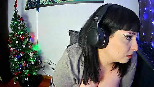 Snapshot of EmmaKrosss chatting on December 2024 03:06:01 PM EmmaKrosss online show from December 2024 03:06:01 PM