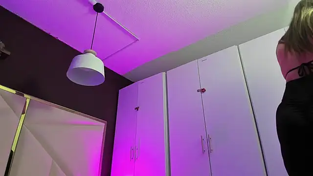 April bowie online show from November 2025 11:31:01 AM