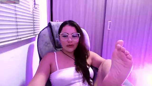 Snapshot of DarlingBDSM_ chatting on May 2026 01:47:02 AM DarlingBDSM online show from May 2026 01:47:02 AM