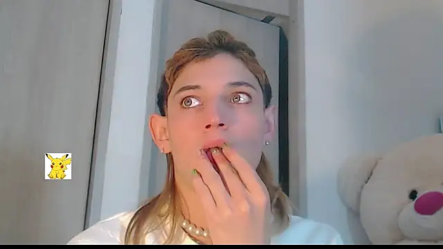 Snapshot of honey_skin chatting on February 2025 10:09:02 PM honey skin online show from February 2025 10:09:02 PM