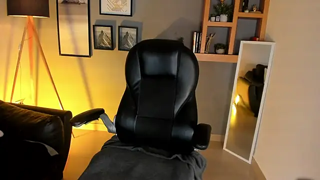 Snapshot of helenaduque_ chatting on November 2025 01:00:02 PM helenaduque online show from November 2025 01:00:02 PM