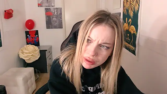 HeyDoraa online show from December 2024 01:42:02 PM