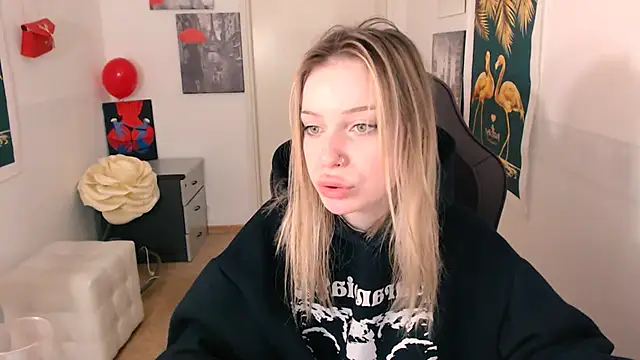 HeyDoraa online show from December 2024 04:49:01 PM