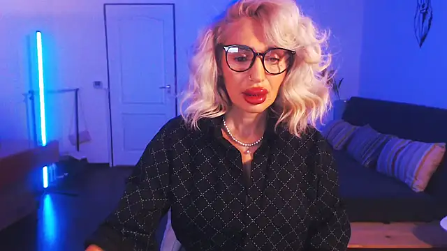 Snapshot of beauty_chl0e chatting on December 2024 08:12:02 PM beauty chl0e online show from December 2024 08:12:02 PM