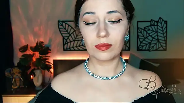 Snapshot of MissBeverlyMills chatting on January 2025 04:55:02 PM MissBeverlyMills online show from January 2025 04:55:02 PM