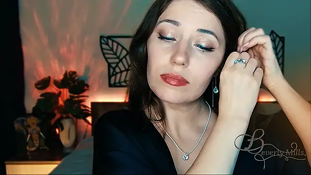 Snapshot of MissBeverlyMills chatting on January 2025 09:46:01 PM MissBeverlyMills online show from January 2025 09:46:01 PM