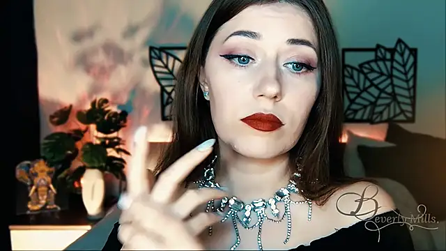 Snapshot of MissBeverlyMills chatting on February 2025 04:29:01 PM MissBeverlyMills online show from February 2025 04:29:01 PM